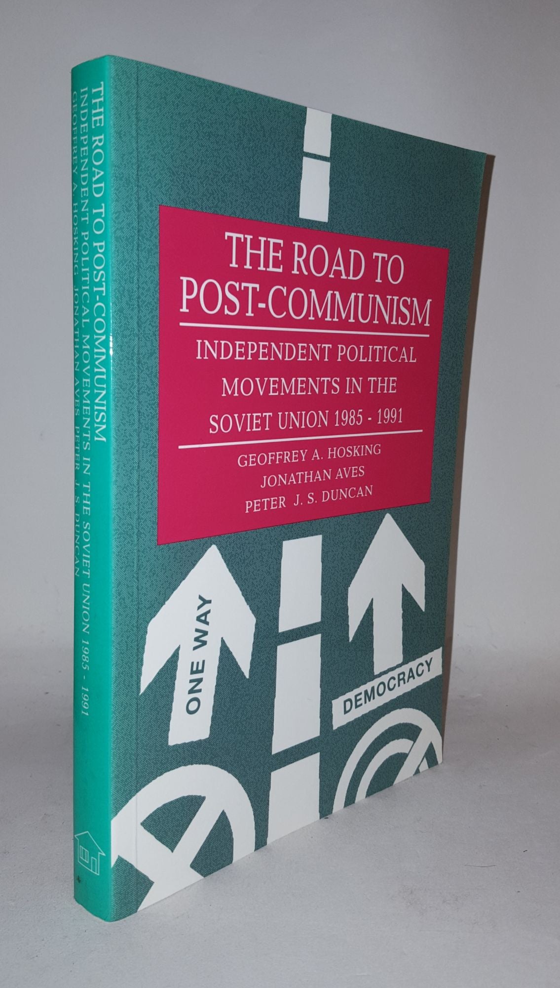 HOSKING Geoffrey A., AVES Jonathan, DUNCAN Peter J.S. - The Road to Post-Communism Independent Political Movements in the Former Soviet Union